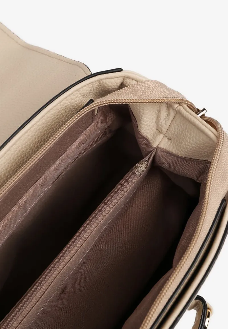 Beżowa Torebka Typu Listonoszka z Rączką i Klapą z Aplikacją Alatiela