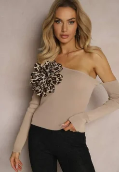 Beżowa Bluzka z Wiskozą o Asymetrycznym Kroju z Kwiatem 3D Noradi