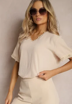 Beżowa Bluzka z Wykończeniami z Koronki i Dekoltem V Mallana