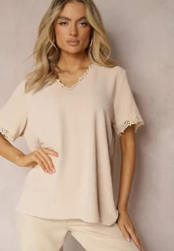 Beżowa Bluzka z Wykończeniami z Koronki i Dekoltem V Mallana