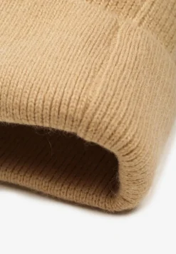 Beżowa Czapka Beanie z Dodatkiem Angory i Metaliczną Aplikacją Delathor