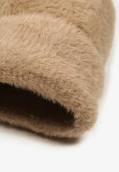 Beżowa Czapka Beanie z Wiskozą Wełną i Naszywką Zolirra