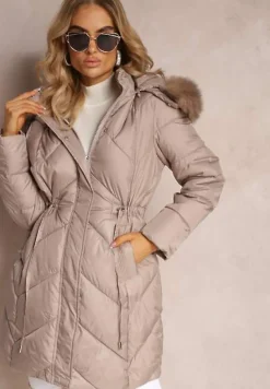 Beżowa Długa Pikowana Kurtka w Stylu Parki z Troczkiem w Pasie i Sztucznym Futerkiem Abelasa