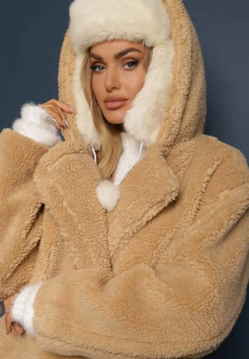 Beżowa Futerkowa Kurtka Teddy z Kapturem z Wsuwanymi Kieszeniami Gerovia