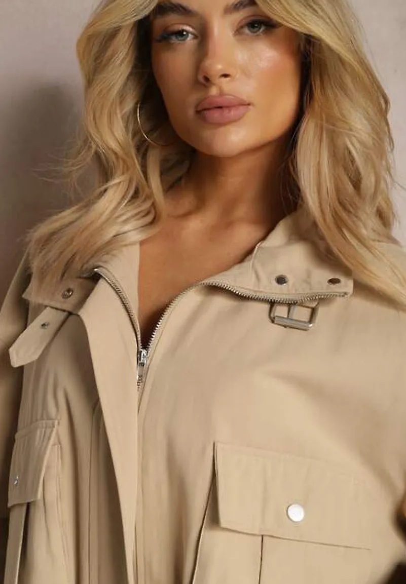 Beżowa Krótka Kurtka z Luźnymi Rękawami i Paskiem ze Sprzączką przy Dekolcie Inanna