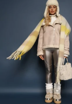 Beżowa Kurtka Biker z Futerkiem Asymetrycznym Suwakiem i Paseczkami Sanet