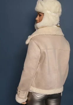 Beżowa Kurtka Biker z Futerkiem Asymetrycznym Suwakiem i Paseczkami Sanet
