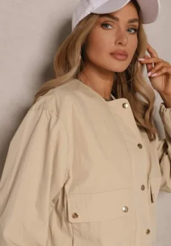 Beżowa Kurtka Bomberka o Koszulowym Fasonie z Napami Ronesia