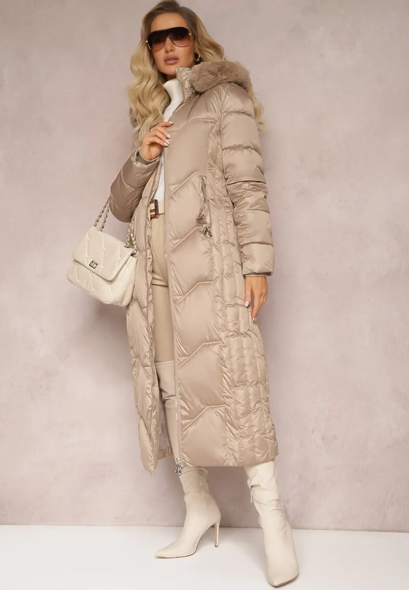 Beżowa Kurtka Płaszcz z Ozdobnym Pikowaniem z Kapturem z Futerkiem i Marszczeniami Larian