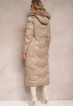 Beżowa Kurtka Płaszcz z Ozdobnym Pikowaniem z Kapturem z Futerkiem i Marszczeniami Larian