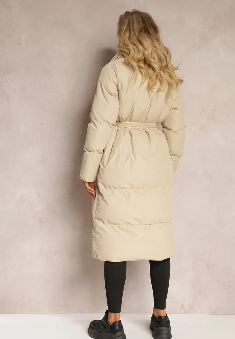 Beżowa Kurtka Płaszcz z Wysokim Kołnierzem Zapinana na Napy z Paskiem Luliriva