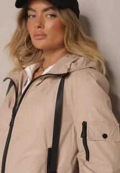 Beżowa Kurtka Wiatrówka z Kapturem o Pudełkowym Kroju Hirloti