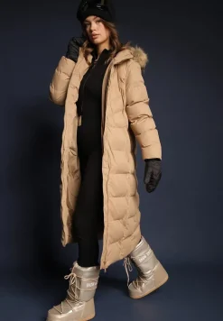 Beżowa Kurtka Zimowa z Pikowanymi Przeszyciami i Kapturem z Futrem Alirina
