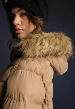 Beżowa Kurtka Zimowa z Pikowanymi Przeszyciami i Kapturem z Futrem Alirina