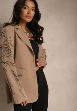 Beżowa Marynarka o Kroju Oversize z Napisami na Rękawach Hennaia
