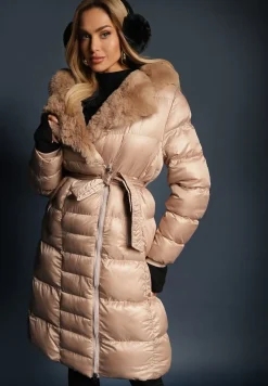 Beżowa Pikowana Kurtka Płaszcz za Kolano z Wiązanym Paskiem i Futerkiem Vivenda