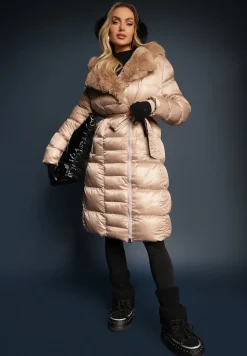 Beżowa Pikowana Kurtka Płaszcz za Kolano z Wiązanym Paskiem i Futerkiem Vivenda