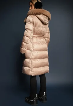 Beżowa Pikowana Kurtka Płaszcz za Kolano z Wiązanym Paskiem i Futerkiem Vivenda