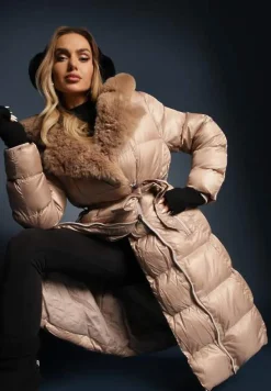 Beżowa Pikowana Kurtka Płaszcz za Kolano z Wiązanym Paskiem i Futerkiem Vivenda