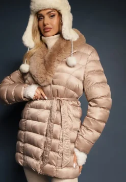 Beżowa Pikowana Kurtka z Wiązanym Paskiem i Kołnierzem z Futerka Avrissa