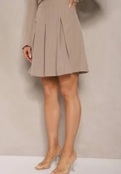 Beżowa Rozkloszowana Spódnica z Plisami Zdobiona Subtelnym Wzorem w Paski Redamira