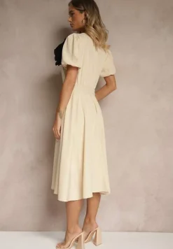 Beżowa Rozkloszowana Sukienka Vices Ozdobiona Odpinanym Kwiatem 3D Koleira