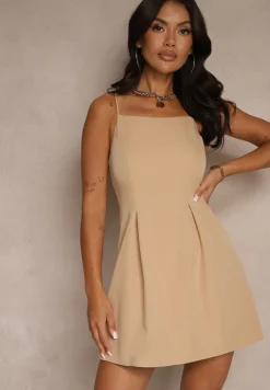 Beżowa Rozkloszowana Sukienka Vices na Ramiączkach z Ozdobnymi Zakładkami Milanelis