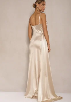 Beżowa Satynowa Sukienka Taliowana z Rozcięciem na Boku Ozdobnym Trenem i Marszczeniami Lisarosea
