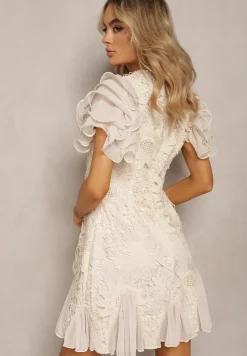 Beżowa Sukienka Dopasowana Mini z Koronką i Falbankami Offiamea