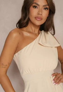 Beżowa Sukienka Koktajlowa o Asymetrycznym Kroju na Jedno Ramię Ozdobiona Kokardą Vimorissa