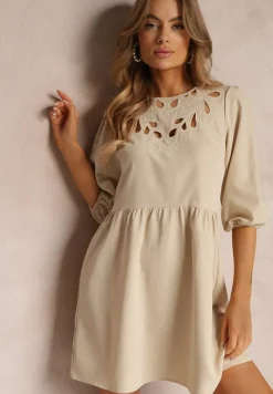 Beżowa Sukienka Mini z Ażurowym Dekoltem i Rękawem 3/4 Aphromia