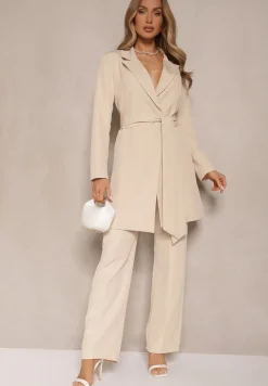 Beżowa Sukienka o Kroju Marynarki z Usztywnioną Linią Ramion Wiązana w Talii Equintina