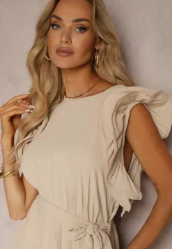 Beżowa Sukienka o Plisowanym Kroju z Falbankami i Materiałowym Paskiem Criselle