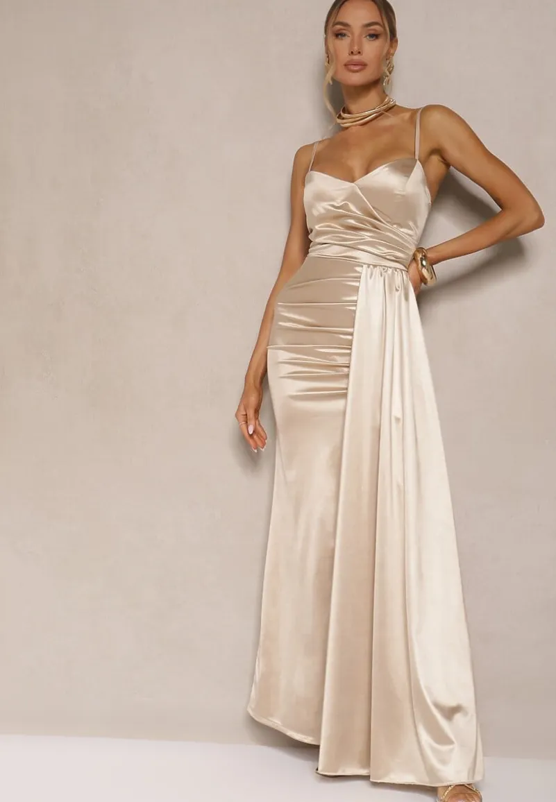 Beżowa Sukienka Satynowa z Marszczeniem i Ozdobnym Trenem Katiriva