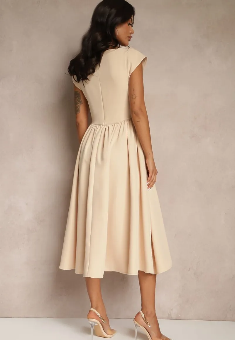 Beżowa Sukienka Vices o Rozkloszowanym Kroju z Dekoltem w Kształcie Łódki Milioria