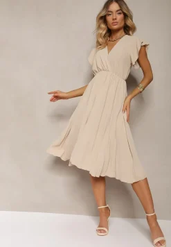 Beżowa Sukienka z Trójkątnym Dekoltem z Gumką w Pasie o Plisowanym Kroju Doetta