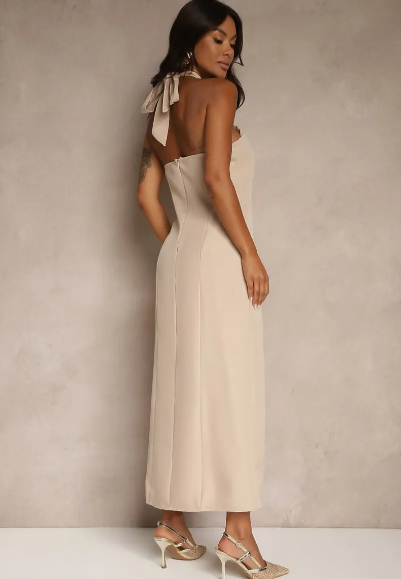 Beżowa Sukienka z Wiskozą z Dekoltem Halter i Ozdobną Broszką Naliannae