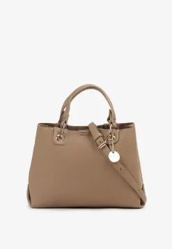 Beżowa Torebka Mała Typu Shopper Zdobiona Metalowym Breloczkiem z Dodatkowymi Rączkami Kikista