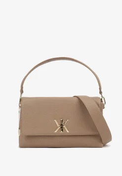 Beżowa Torebka Prostokątna w Stylu Kopertówki z Ozdobnym Zapięciem Paskiem i Rączką Tintelith