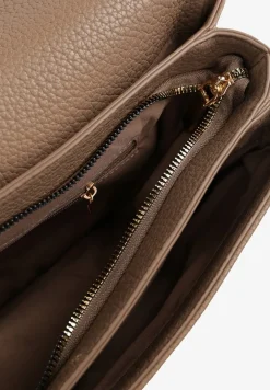 Beżowa Torebka Prostokątna w Stylu Kopertówki z Ozdobnym Zapięciem Paskiem i Rączką Tintelith