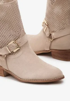 Beżowe Ażurowe Botki Typu Biker z Ekozamszu z Ozdobnymi Sprzączkami Gresisa