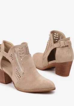 Beżowe Ażurowe Botki Vices na Słupku w Stylu Kowbojek Ozdobione Wycięciem Isfedi