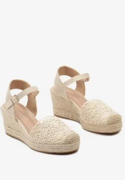 Beżowe Ażurowe Sandały Espadryle na Koturnie Ozdobionym Plecionką Kija