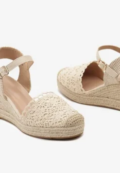Beżowe Ażurowe Sandały Espadryle na Koturnie Ozdobionym Plecionką Kija