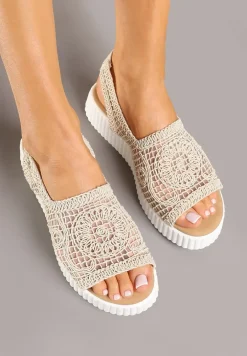 Beżowe Ażurowe Sandały na Grubej Podeszwie z Tłoczeniami Tanarila