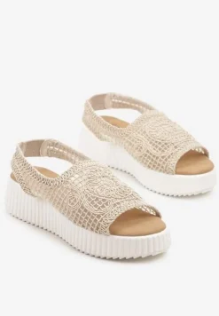 Beżowe Ażurowe Sandały na Grubej Podeszwie z Tłoczeniami Tanarila