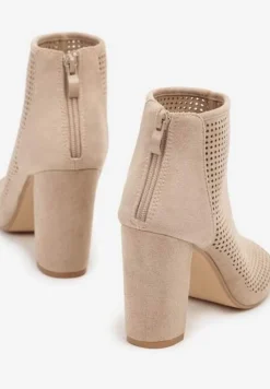Beżowe Ażurowe Sandały Vices z Imitacji Zamszu na Słupku Finiri