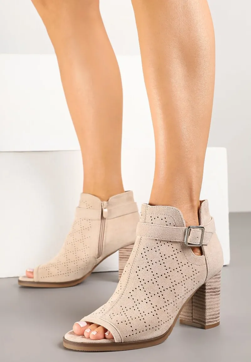 Beżowe Ażurowe Sandały w Stylu Botków na Słupku z Ozdobną Klamrą Turaria