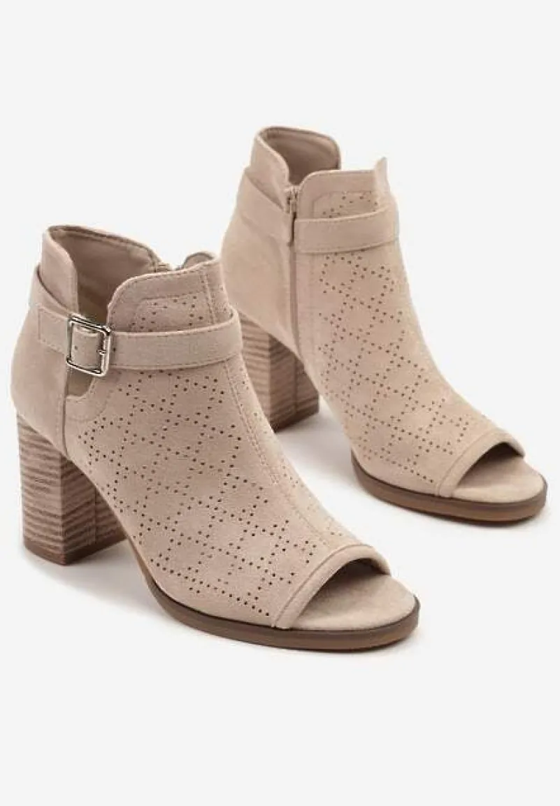 Beżowe Ażurowe Sandały w Stylu Botków na Słupku z Ozdobną Klamrą Turaria