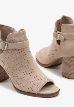 Beżowe Ażurowe Sandały w Stylu Botków na Słupku z Ozdobną Klamrą Turaria